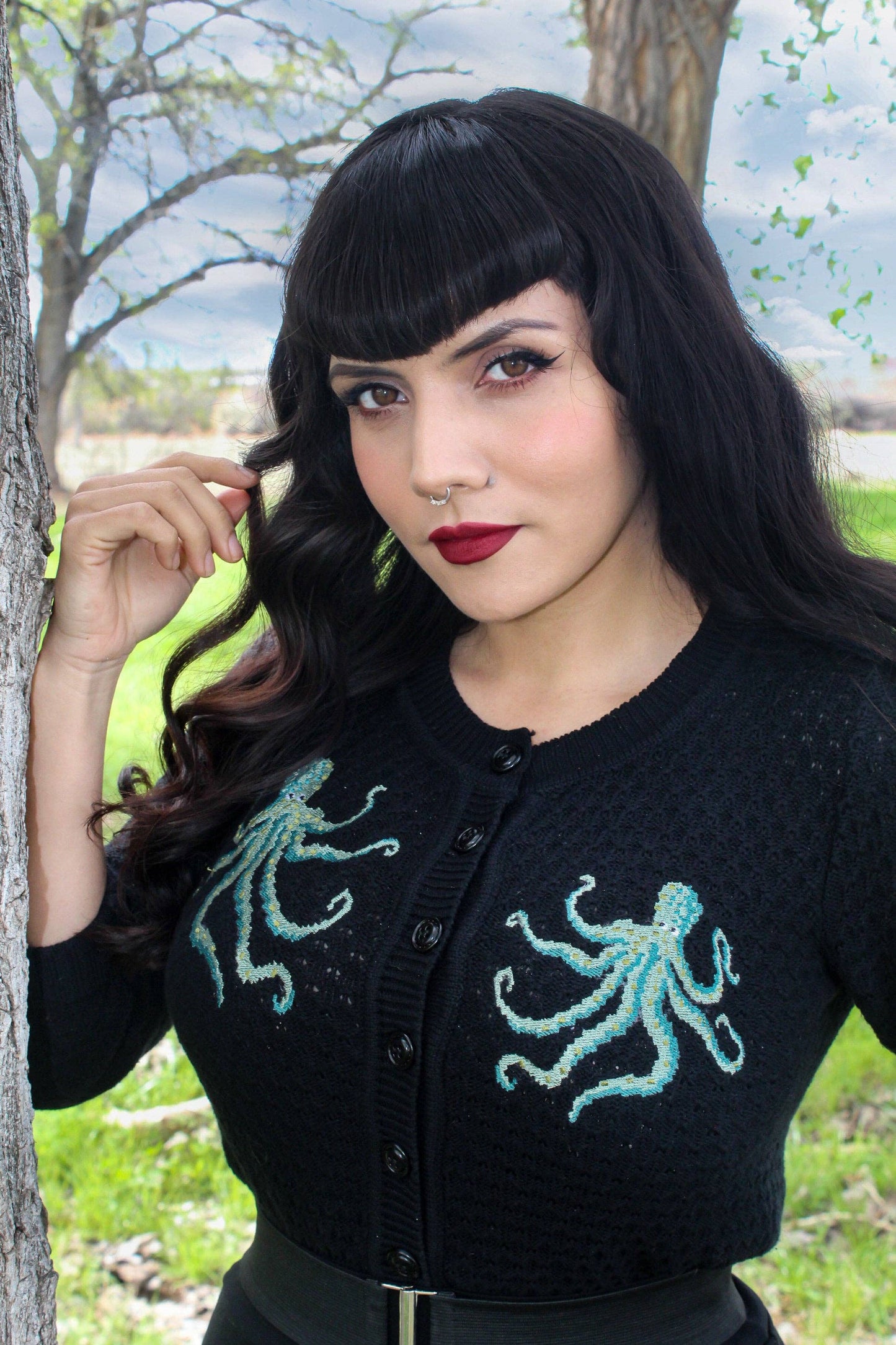 The Waltz Of The Octopus Cropped Cardigan in Black: X-Large