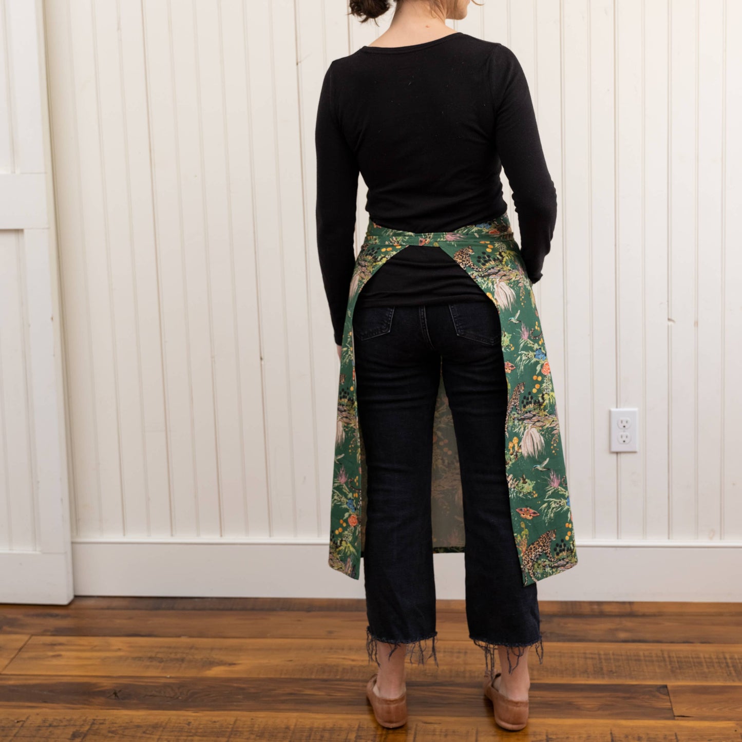 Cafe Apron- Felidae Tree