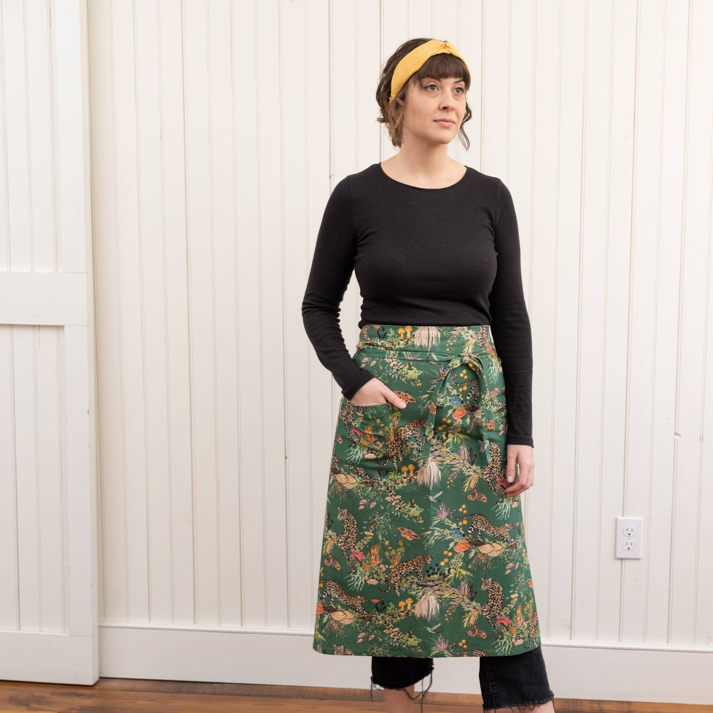 Cafe Apron- Felidae Tree