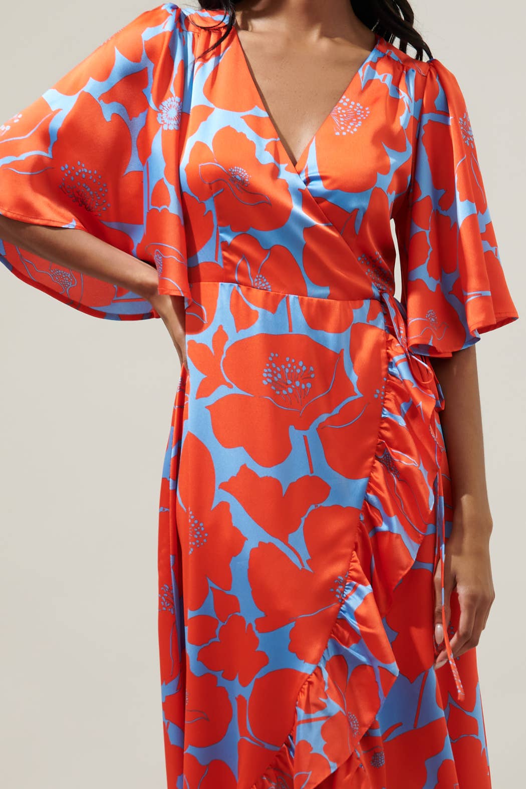 Poppy Floral Abelia Hi-Low Maxi Dress: BLUE-RED / XS
